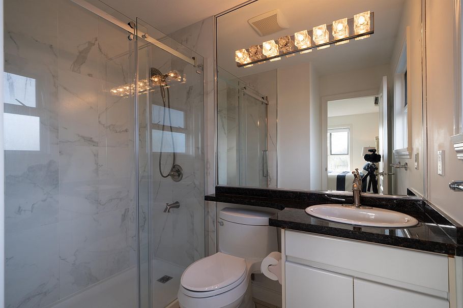 3565 W 29th Avenue Vancouver, BC - 16