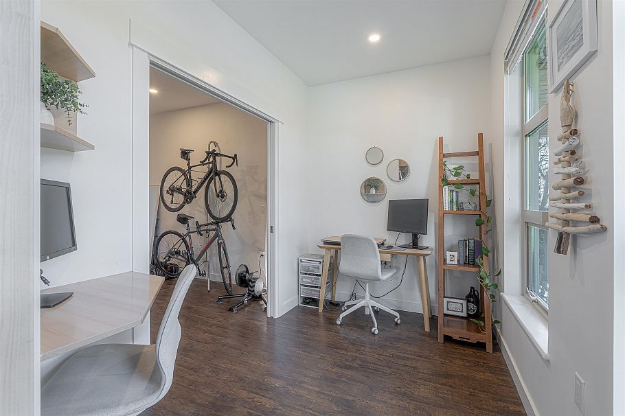 110 1468 St. Andrews Avenue North Vancouver, BC - 21