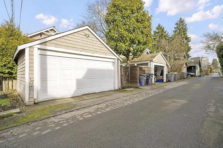 1928 W 13th Avenue Vancouver, BC - 37