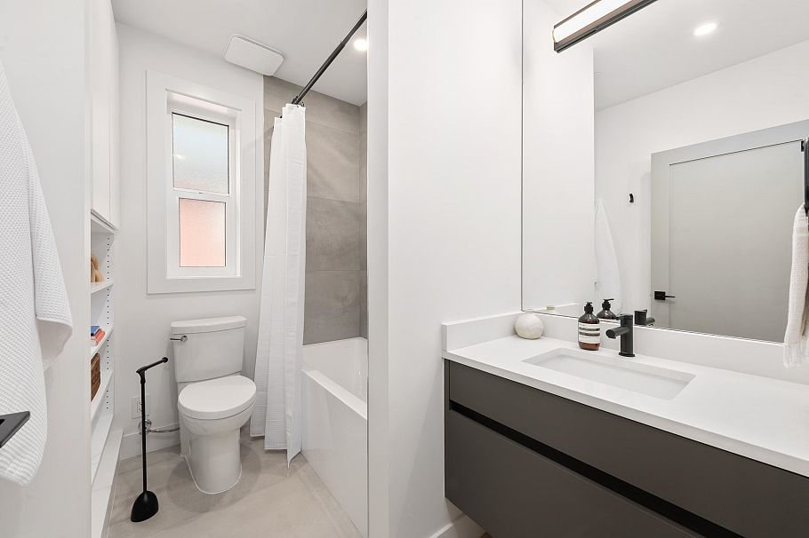 1220 E 11th Avenue Vancouver, BC - 13