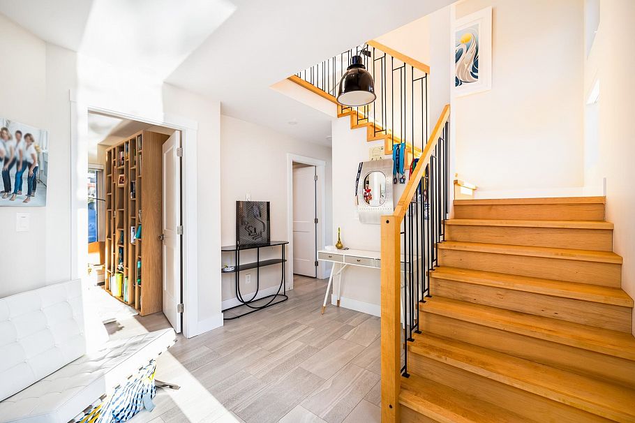 JNW04 415 Esplanade W North Vancouver, BC - 7