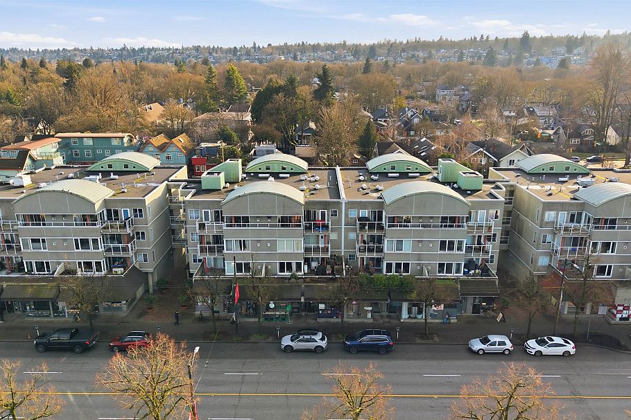 216 3250 W Broadway Vancouver, BC - 4
