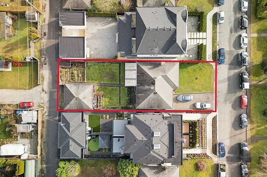 328 E 18th Street North Vancouver, BC - 25