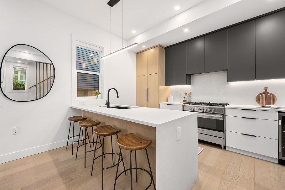 1220 E 11th Avenue Vancouver, BC - 6