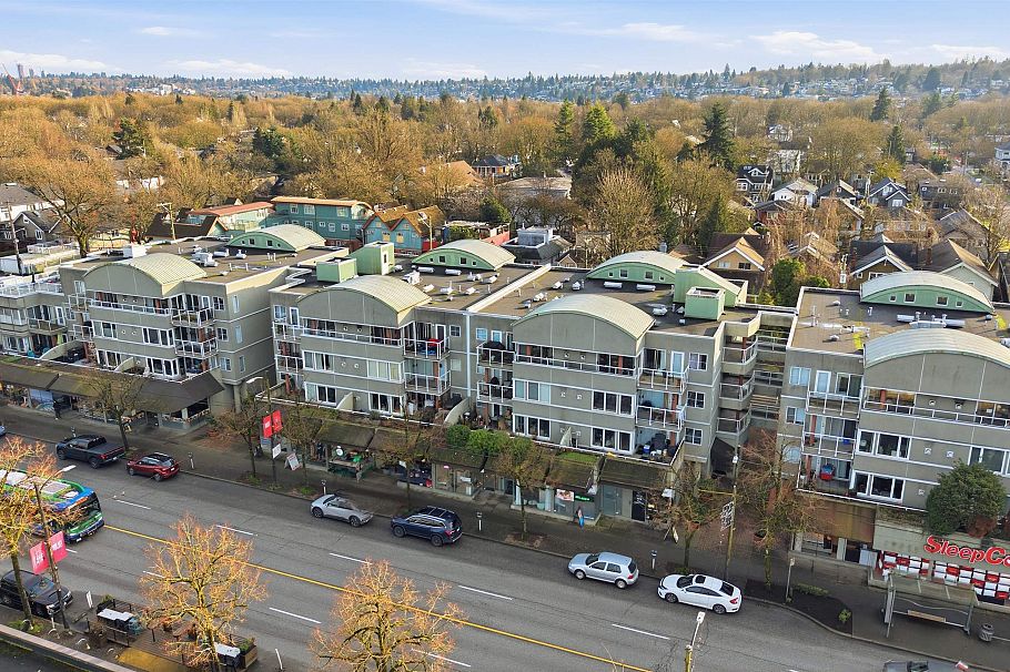 216 3250 W Broadway Vancouver, BC - 1