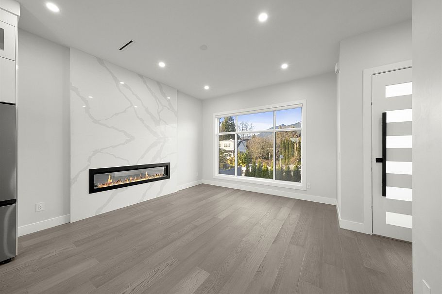 253 W 18th Street North Vancouver, BC - 4