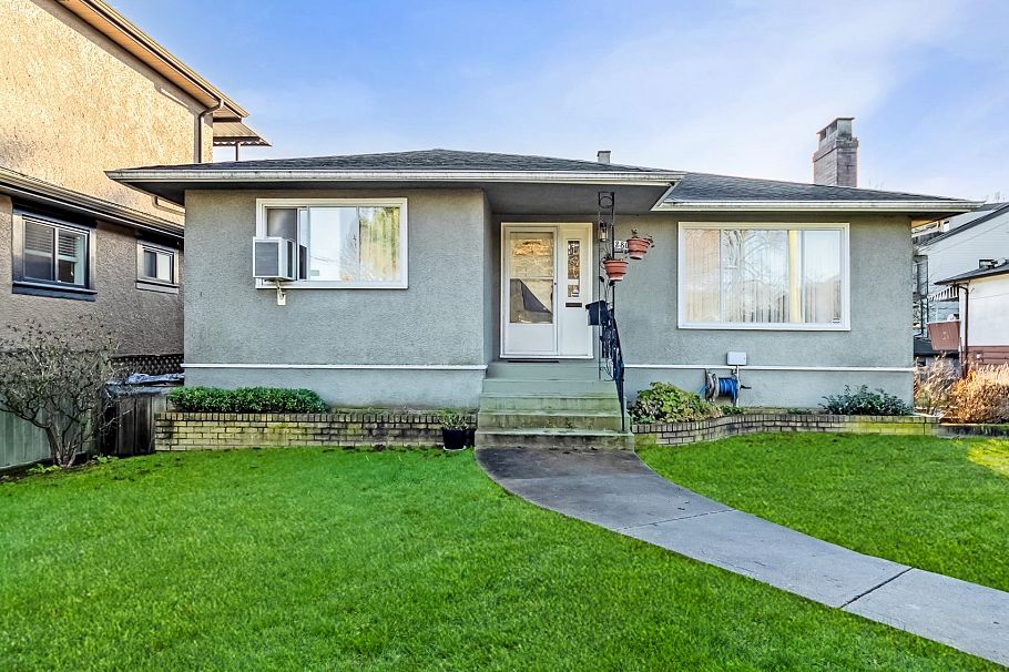 2804 Euclid Avenue Vancouver, BC - 1