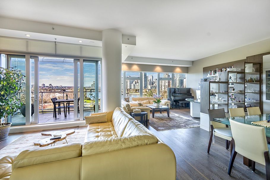 504 181 Athletes Way Vancouver, BC - 5