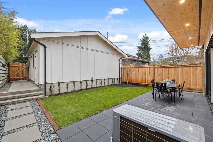 2 810 E 22nd Avenue Vancouver, BC - 33