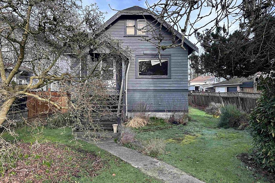 175 E 39th Avenue Vancouver, BC - 1