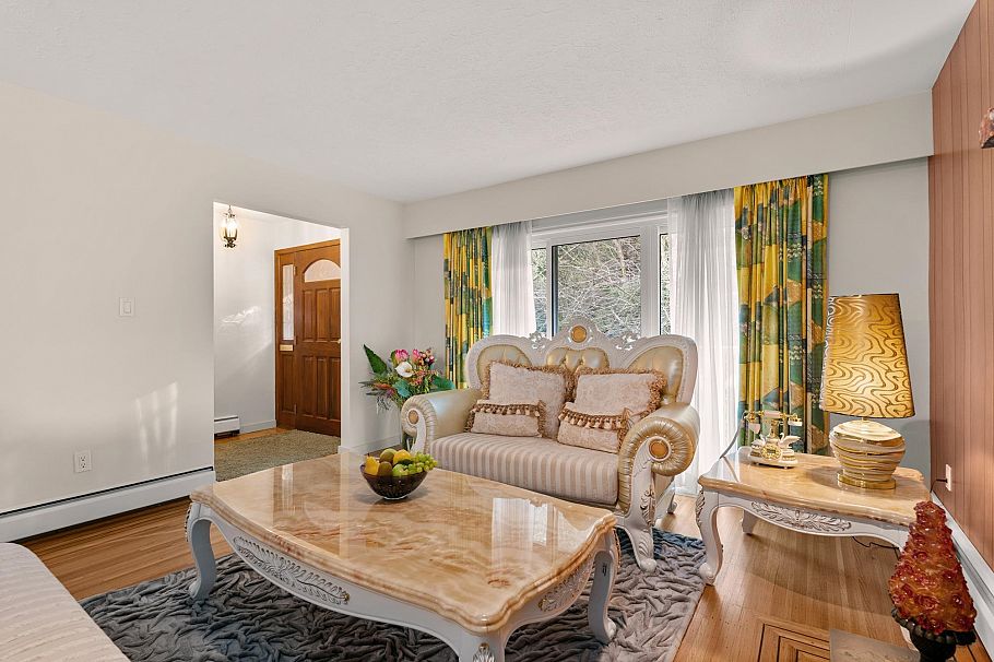 4651 W 16th Avenue Vancouver, BC - 4