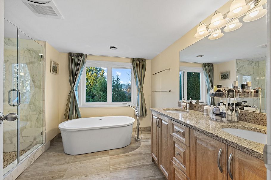 4069 W 14th Avenue Vancouver, BC - 20