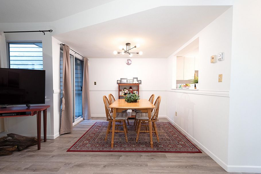 10 815 Tobruck Avenue North Vancouver, BC - 9