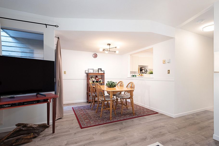 10 815 Tobruck Avenue North Vancouver, BC - 11