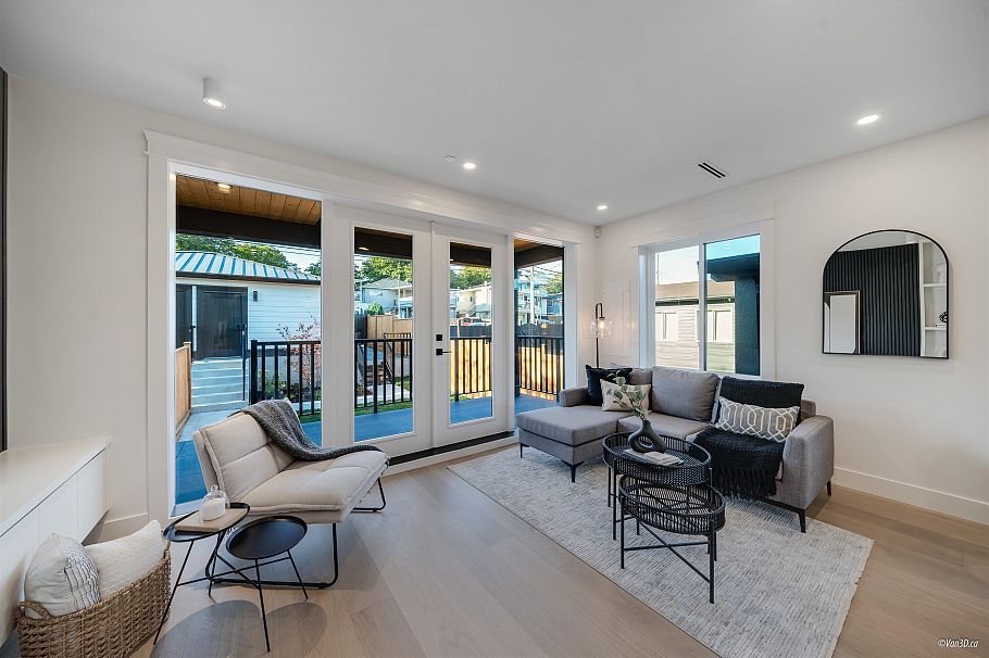 1167 E 63rd Avenue Vancouver, BC - 12