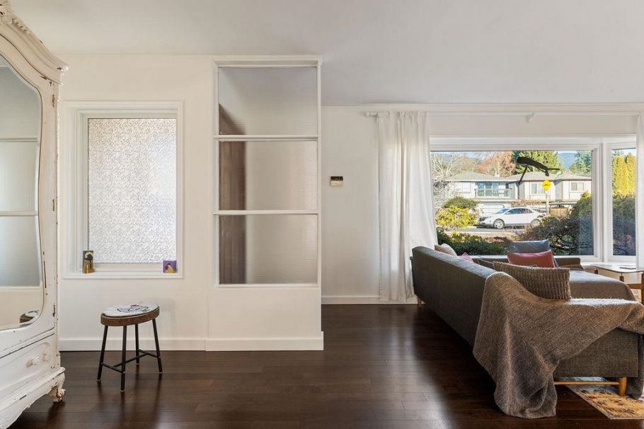 1315 W 15th Street North Vancouver, BC - 4