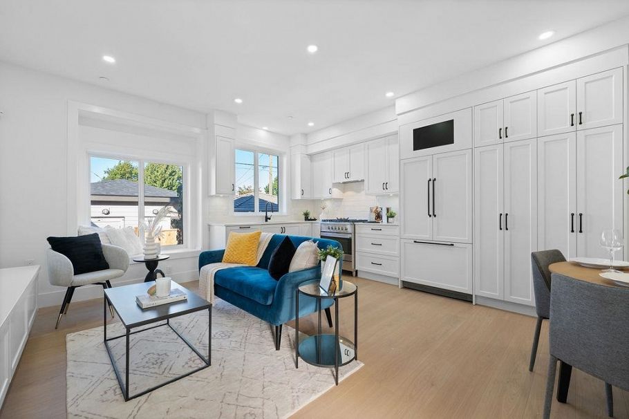 2 2447 E 41st Avenue Vancouver, BC - 5