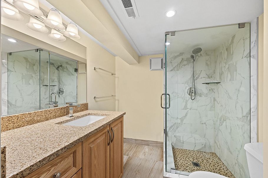 4069 W 14th Avenue Vancouver, BC - 32