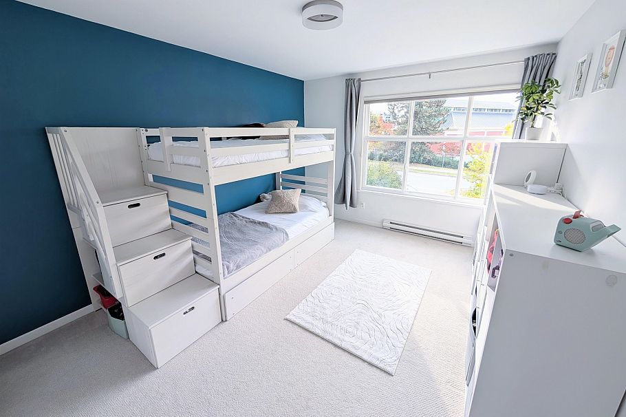 1 252 W 13th Street North Vancouver, BC - 19