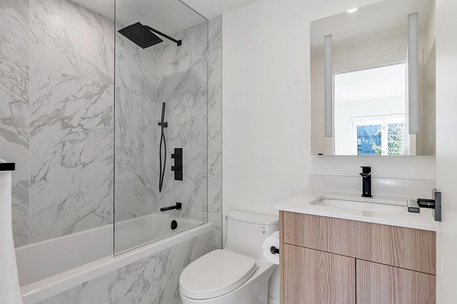 1340 W 7th Avenue Vancouver, BC - 33