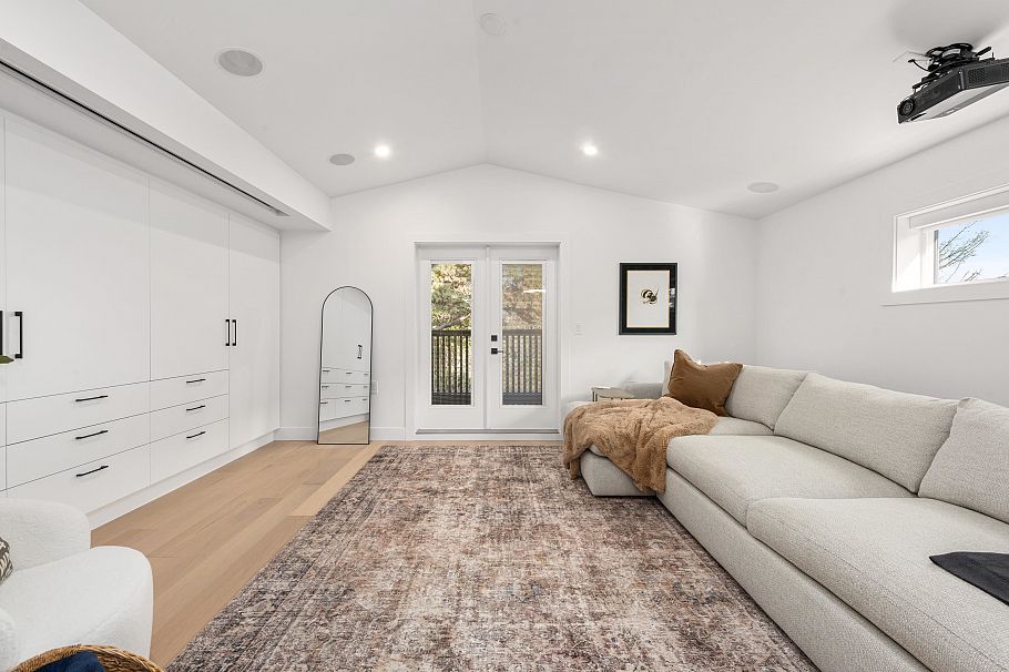 1220 E 11th Avenue Vancouver, BC - 16