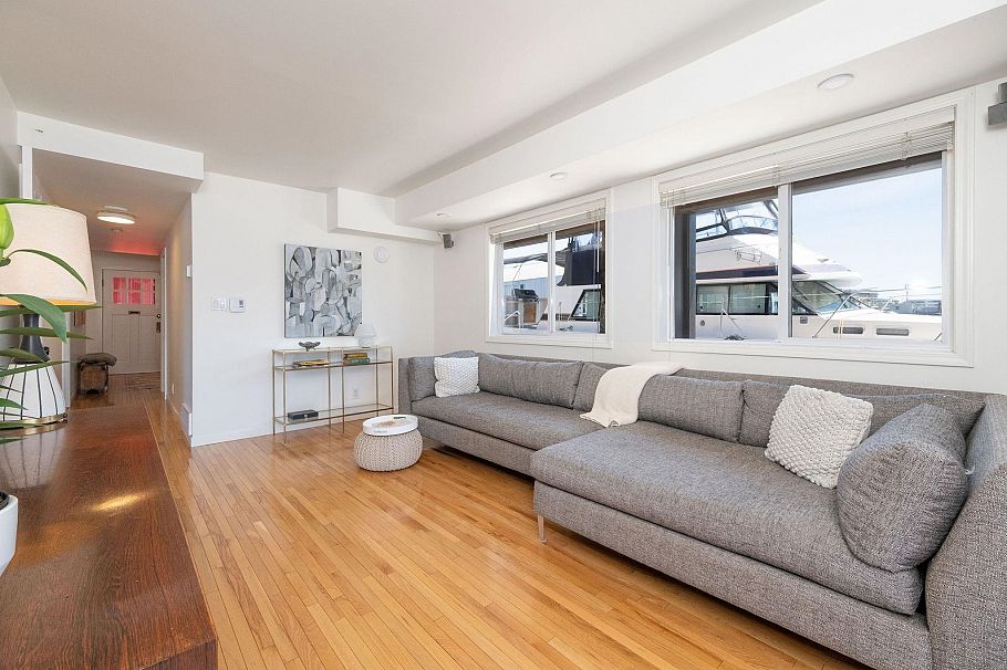 A27 415 W Esplanade Avenue North Vancouver, BC - 13