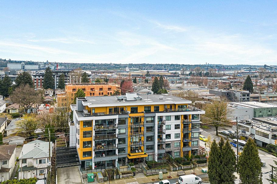 303 1519 Crown Street North Vancouver, BC - 24