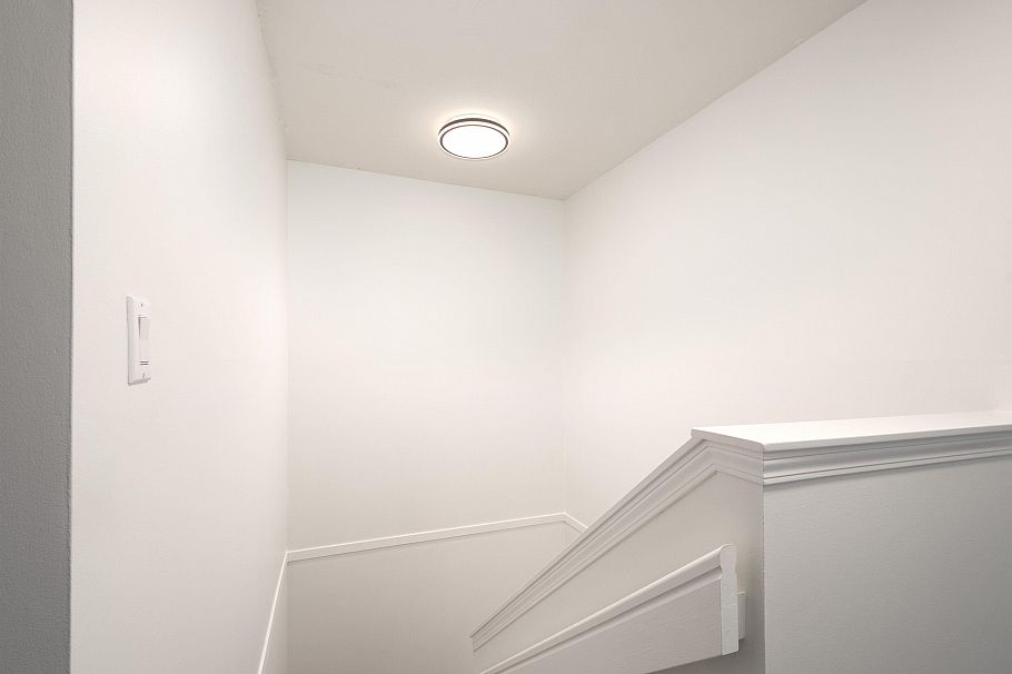 10 815 Tobruck Avenue North Vancouver, BC - 24