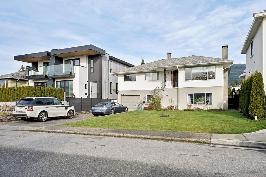 328 E 18th Street North Vancouver, BC - 2
