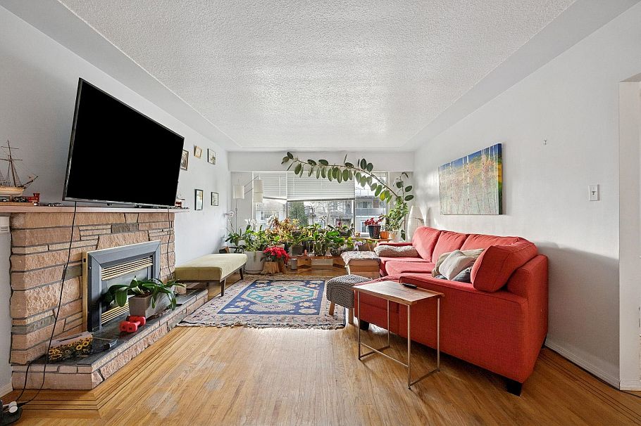 328 E 18th Street North Vancouver, BC - 4