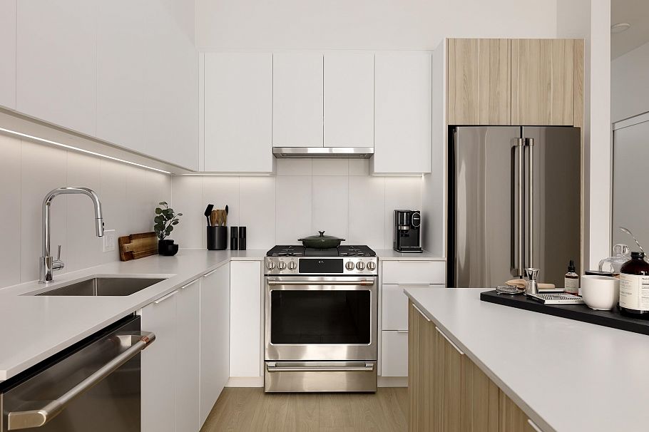 210 2450 Garden Drive Vancouver, BC - 7