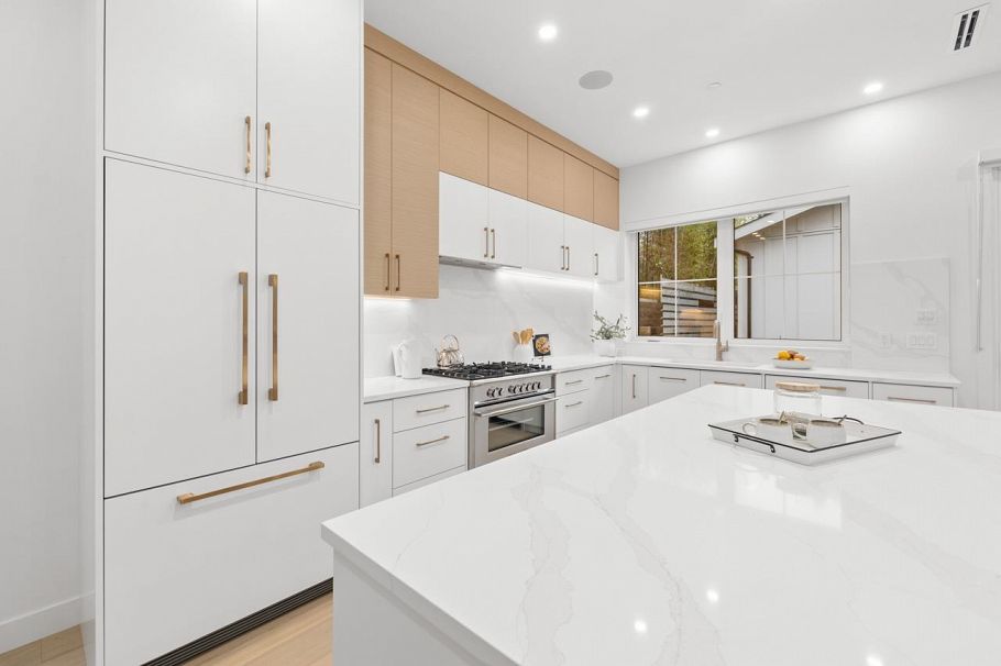 2 810 E 22nd Avenue Vancouver, BC - 12