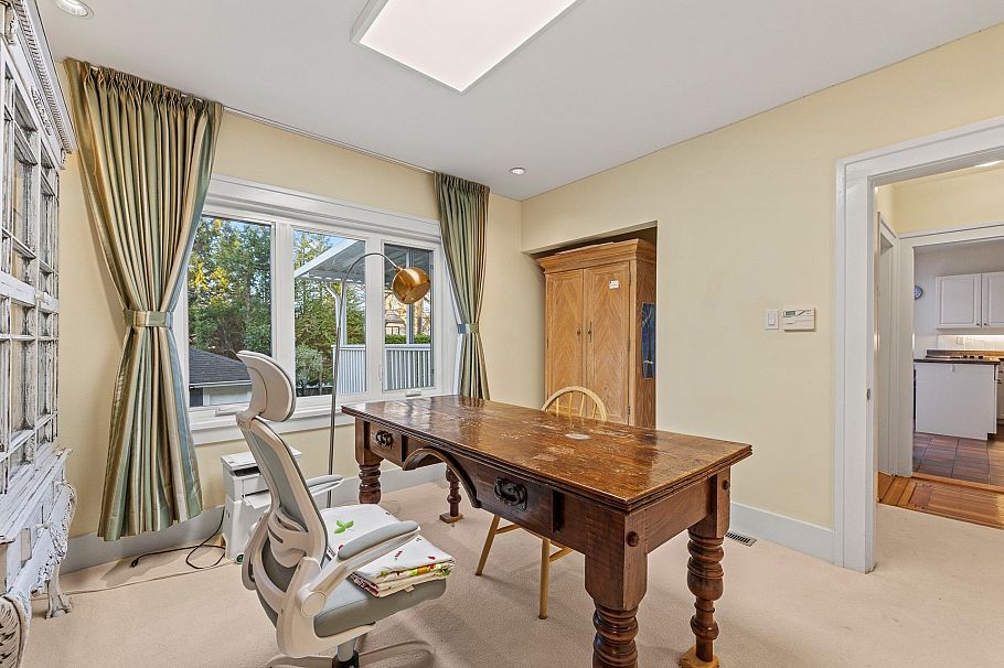 4069 W 14th Avenue Vancouver, BC - 11