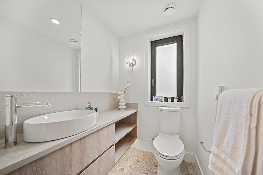 6352 Oak Street Vancouver, BC - 5