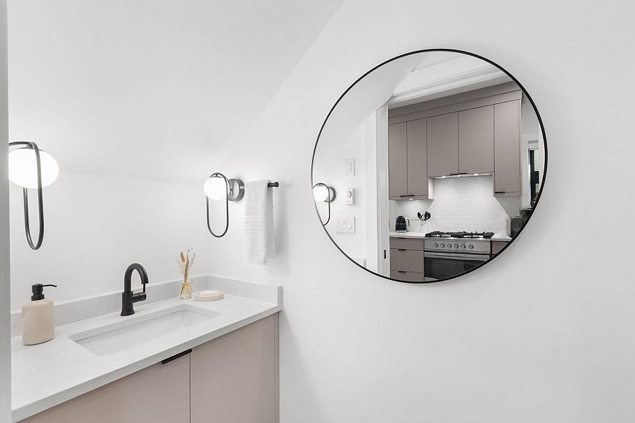 2632 Ward Street Vancouver, BC - 13