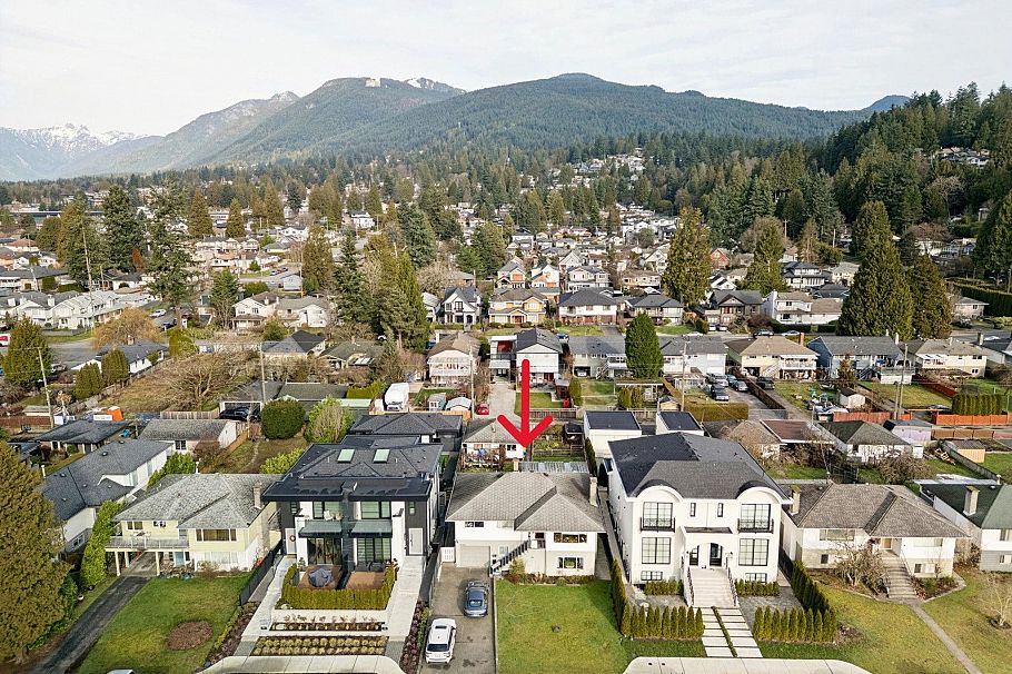 328 E 18th Street North Vancouver, BC - 26