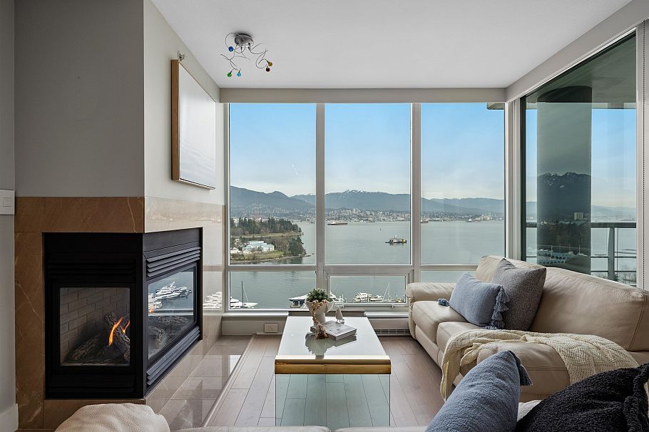 2102 590 Nicola Street Vancouver, BC - 1