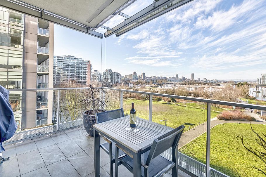 504 181 Athletes Way Vancouver, BC - 8