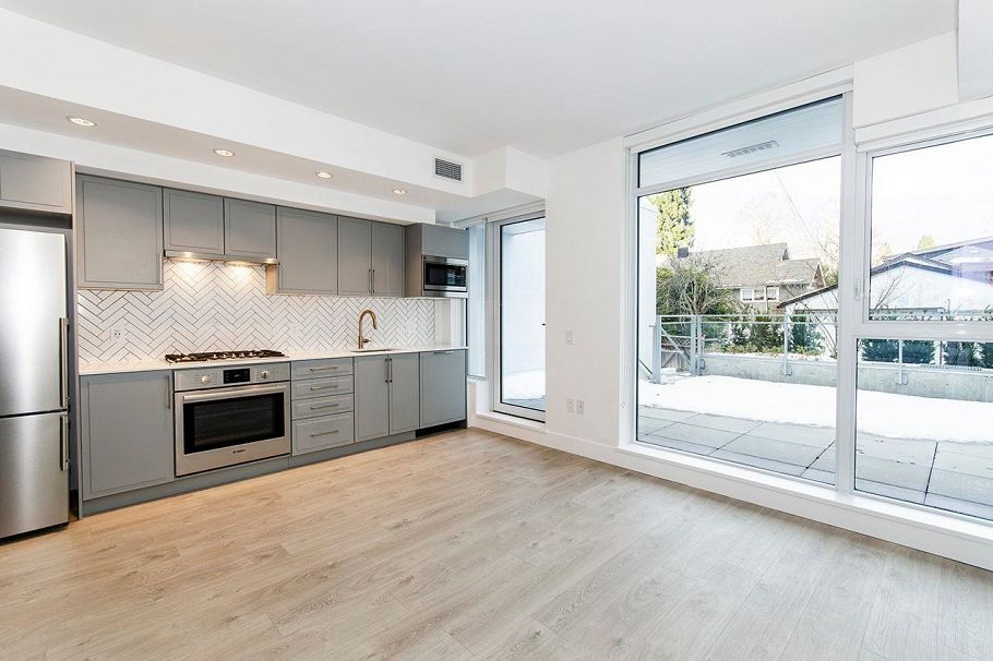 208 2435 Kingsway Street Vancouver, BC - 2