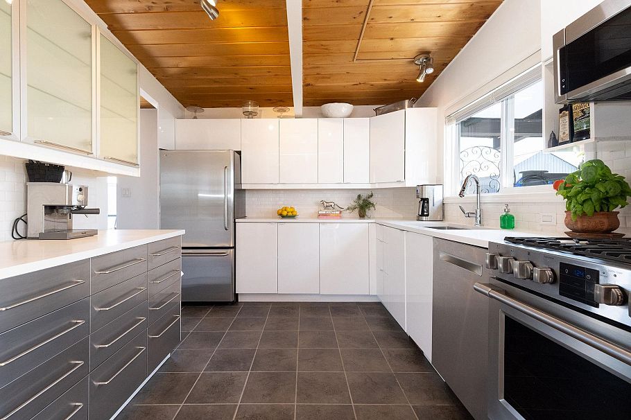 A27 415 W Esplanade Avenue North Vancouver, BC - 17