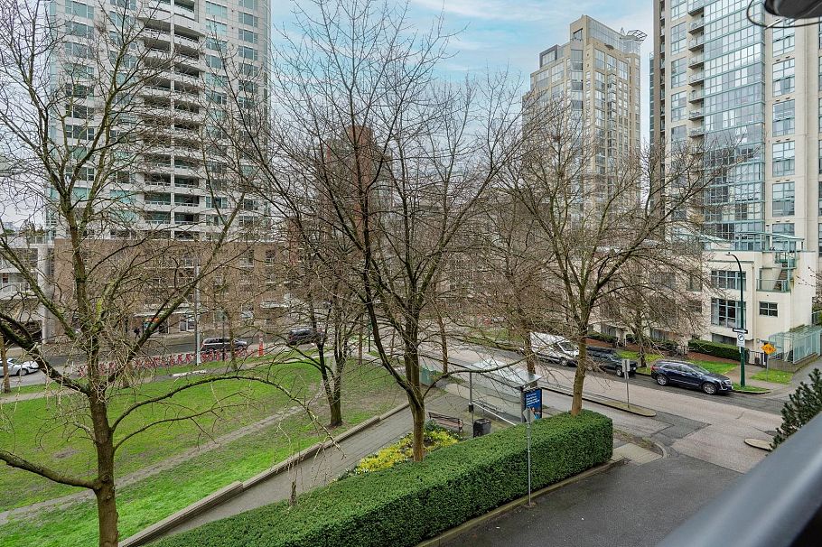 303 1488 Hornby Street Vancouver, BC - 29