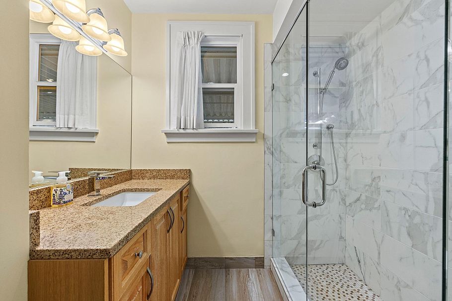 4069 W 14th Avenue Vancouver, BC - 15