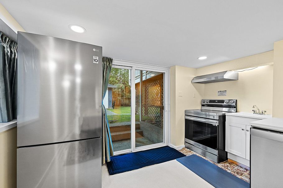 4069 W 14th Avenue Vancouver, BC - 25