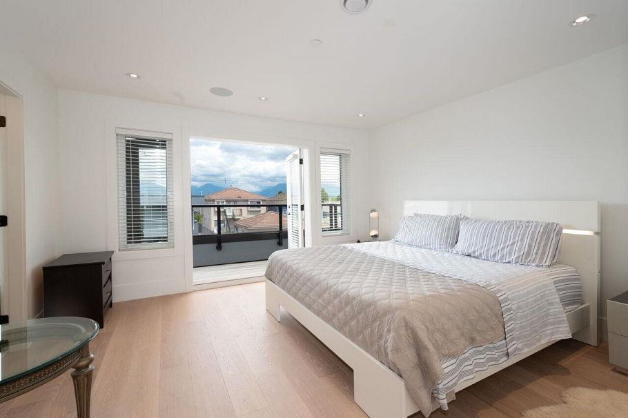 2765 E 27th Avenue Vancouver, BC - 9