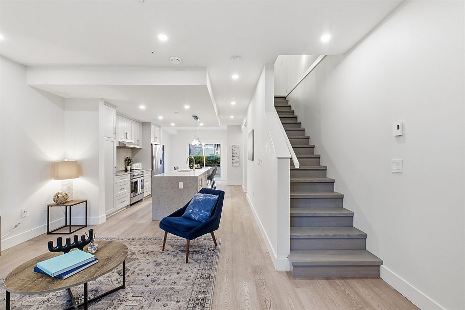 2 115 W Queens Road North Vancouver, BC - 12