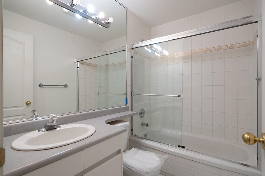 3565 W 29th Avenue Vancouver, BC - 21