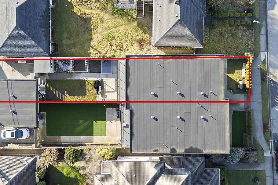 253 W 18th Street North Vancouver, BC - 26