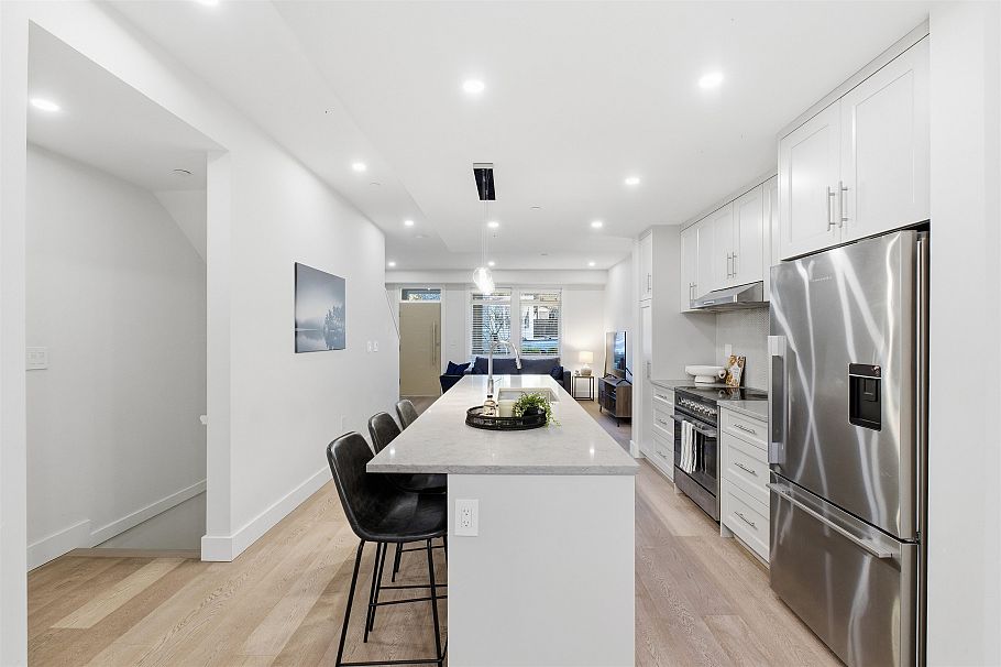 2 115 W Queens Road North Vancouver, BC - 5