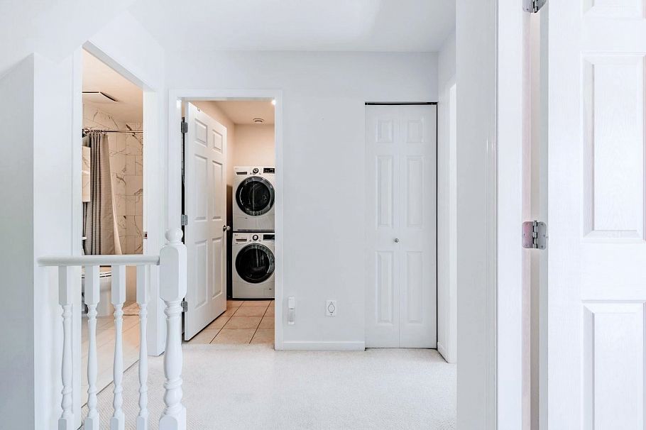 1 252 W 13th Street North Vancouver, BC - 25