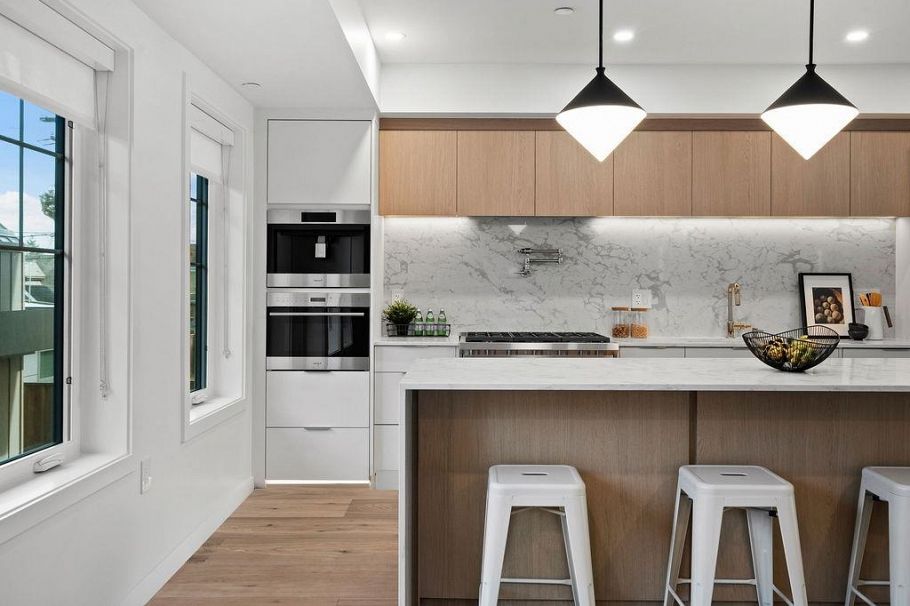 1141 W 33rd Avenue Vancouver, BC - 1